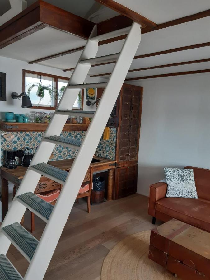 אמסטרדם House Boat Studio With Waterfront Terrace מראה חיצוני תמונה