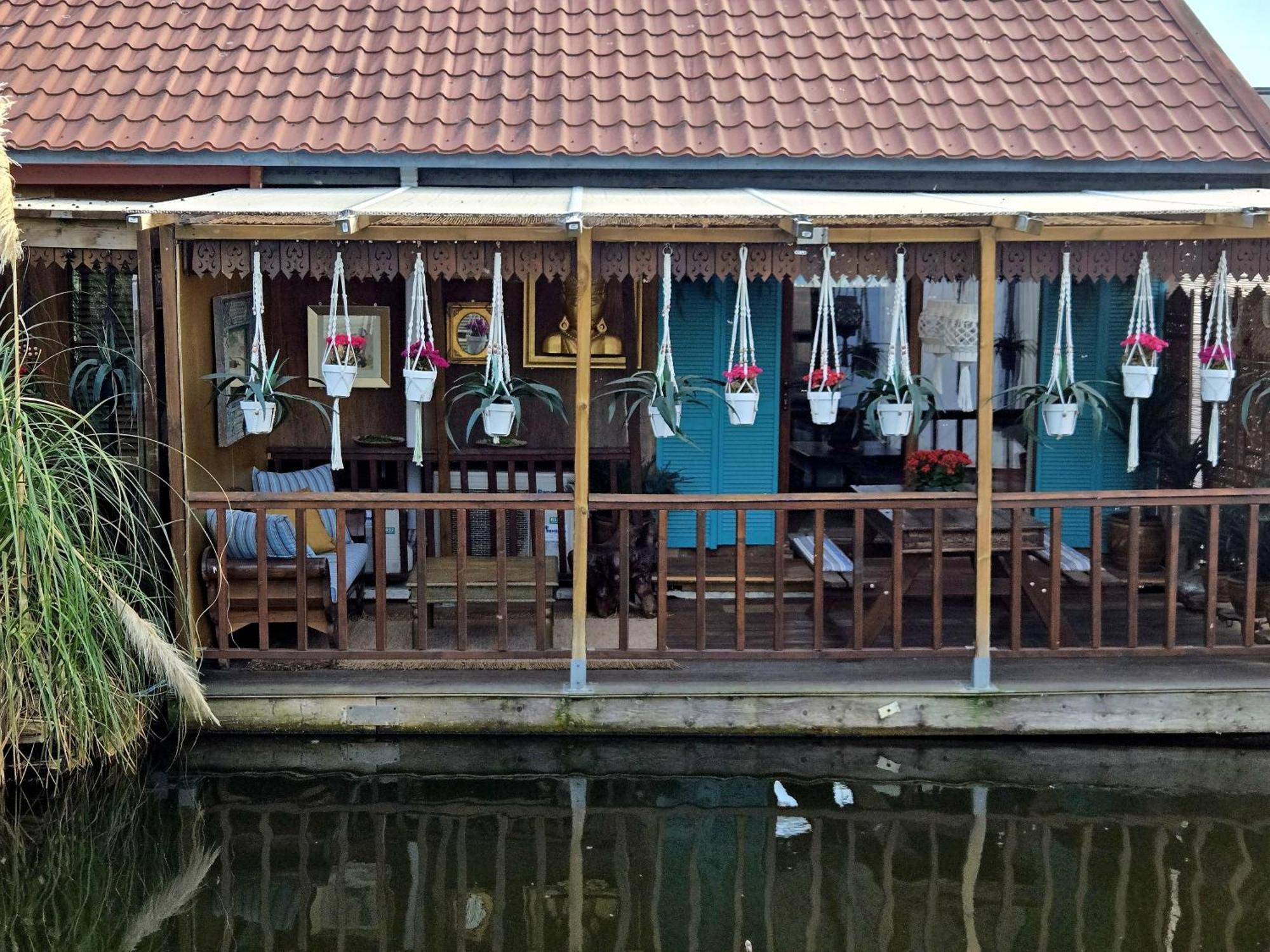 אמסטרדם House Boat Studio With Waterfront Terrace מראה חיצוני תמונה